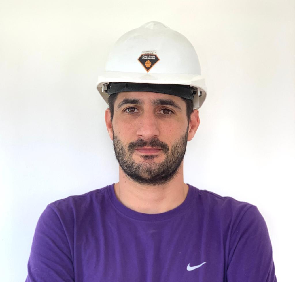 <span class='mdesc'>Licenciado en SyH</span><br>Facundo Outerelo